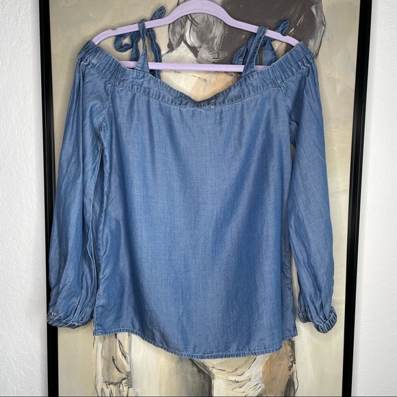 𝅺MICHAEL Michael Kors Blue Denim Chambray Cold Shoulder Top - Picture 5 of 8
